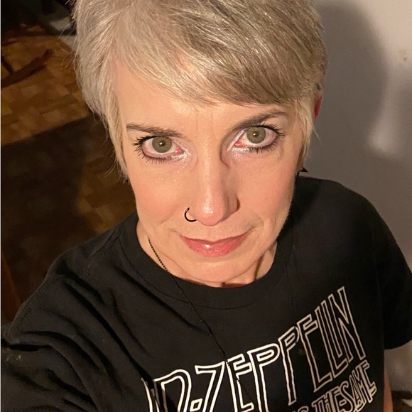 Meet your Posher, Julia - Picture 2 of 2